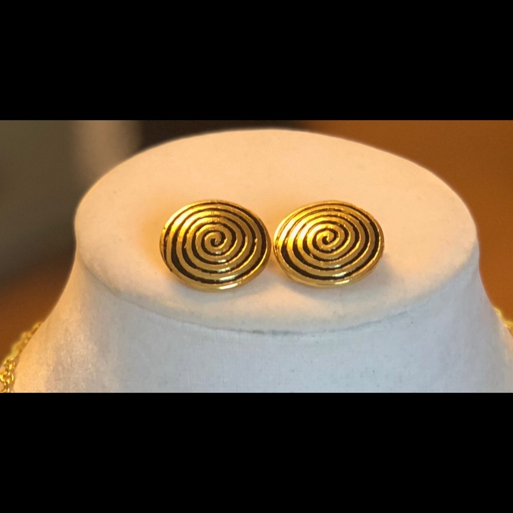 Gold Set - Picture 3 of 4